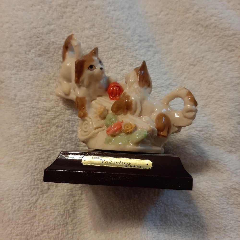 Serie Valentino By Miriam Cats Roses Tree Figurine Kitten 3"x4" inch Wood Base